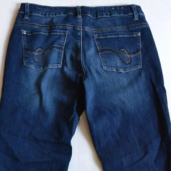 SANTANA Stretchy Jeans - Picture 8 of 9